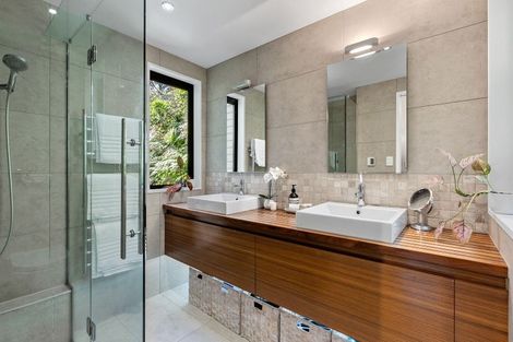 Photo of property in 136 Cheviot Road, Lowry Bay, Lower Hutt, 5013