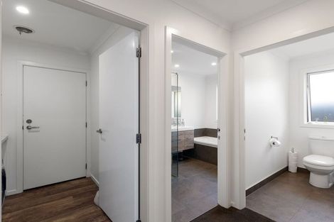 Photo of property in 111 Johnstone Drive, Fitzherbert, Palmerston North, 4410