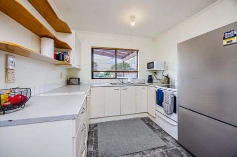 Photo of property in 57 Highland Park Drive, Highland Park, Auckland, 2010
