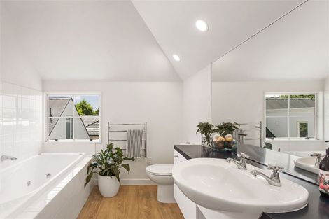 Photo of property in 25 Chepstow Avenue, Fendalton, Christchurch, 8052