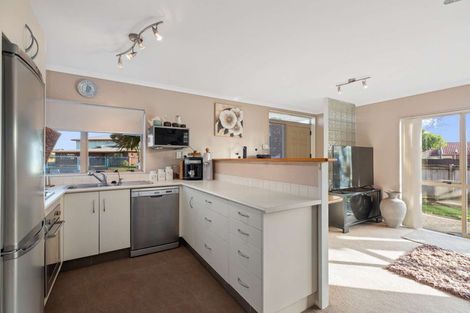 Photo of property in 54 Armada Drive, Ranui, Auckland, 0612