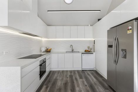 Photo of property in 22 Cairnbrae Court, Northcross, Auckland, 0632