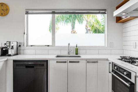 Photo of property in 15 Seychelles Drive, Papamoa Beach, Papamoa, 3118