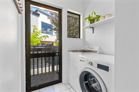 Photo of property in 69a Kervil Avenue, Te Atatu Peninsula, Auckland, 0610