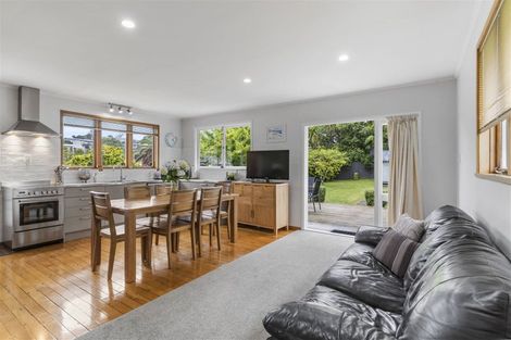 Photo of property in 16 Juniper Road, Sunnynook, Auckland, 0620