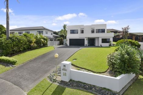 Photo of property in 18 Javelin Place, West Harbour, Auckland, 0618