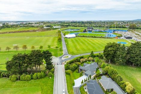 Photo of property in 100 Mcmahon Drive, Aidanfield, Christchurch, 8025