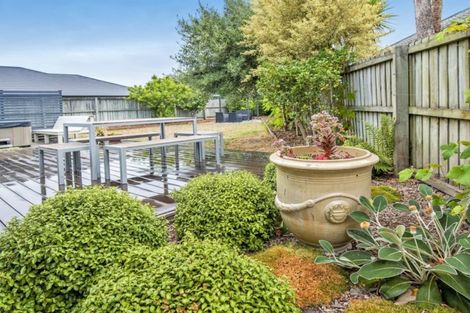 Photo of property in 11 Courtfield Close, Parklands, Christchurch, 8083
