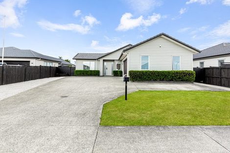 Photo of property in 9 Walter Ruddock Avenue, Kumeu, 0810