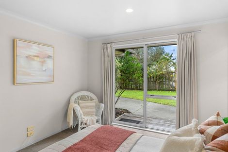 Photo of property in 11 Miami Place, One Tree Point, 0118