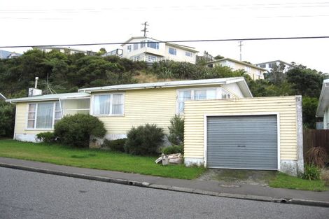 Photo of property in 6 Cotswold Crescent, Newlands, Wellington, 6037