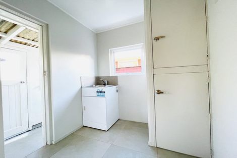 Photo of property in 9 Seaview Road, Castor Bay, Auckland, 0620