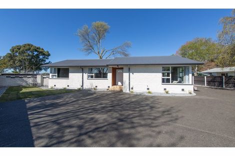Photo of property in 16 Saunders Place, Redwood, Christchurch, 8051