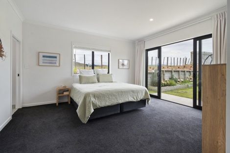 Photo of property in 18 Atlantic Drive, Fitzherbert, Palmerston North, 4410