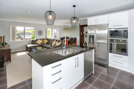 Photo of property in 36 Cape Vista Crescent, Pukekohe, 2120