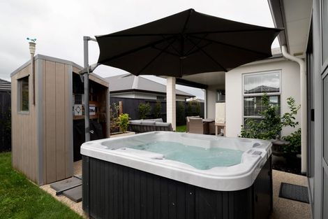 Photo of property in 64 Penetaka Heights, Pyes Pa, Tauranga, 3112