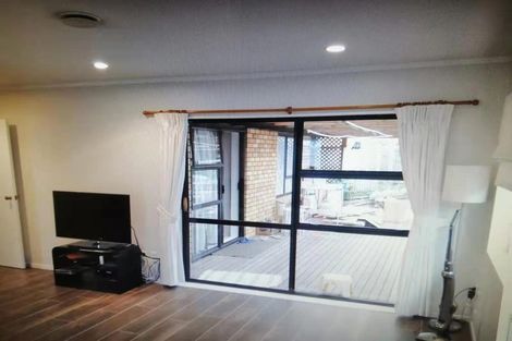 Photo of property in 1 Spears Place, Botany Downs, Auckland, 2010