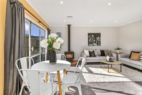 Photo of property in 27b Chetwode Grove, Newlands, Wellington, 6037