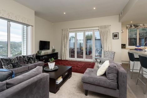 Photo of property in 8 Mewburn Rise, Karori, Wellington, 6012