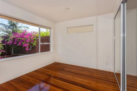 Photo of property in 48 Lyons Avenue, Murrays Bay, Auckland, 0630