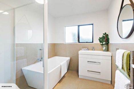 Photo of property in 2/106 Seymour Road, Sunnyvale, Auckland, 0612