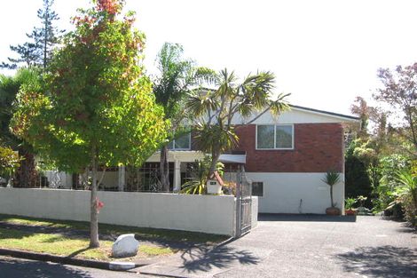 Photo of property in 11 Armstrong Place, New Lynn, Auckland, 0600