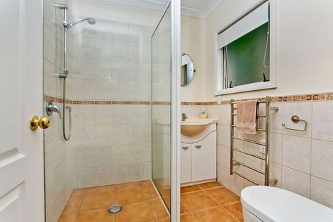 Photo of property in 9 Falstone Lane, Browns Bay, Auckland, 0630