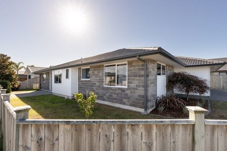 Photo of property in 56 Te Kio Crescent, Papamoa Beach, Papamoa, 3118