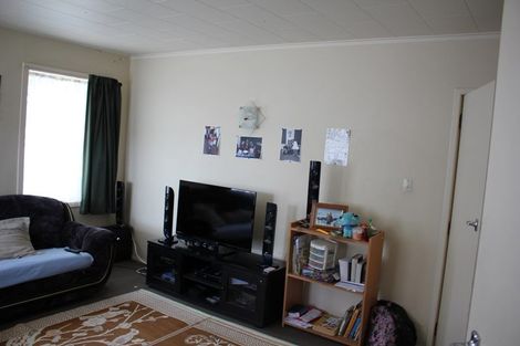 Photo of property in 68 Gladstone Road, Northcote, Auckland, 0627