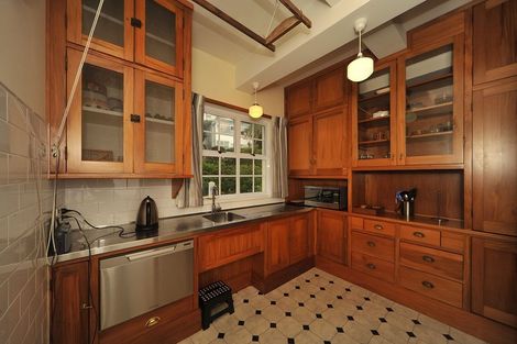 Photo of property in Chevening Flats, 90 Salamanca Road, Kelburn, Wellington, 6012