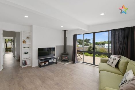 Photo of property in 341 Te Horo Beach Road, Te Horo Beach, Otaki, 5581
