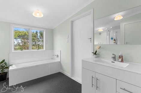 Photo of property in 1899 Paparoa Valley Road, Paparoa, 0571