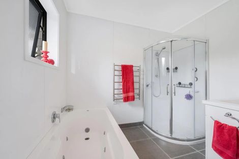 Photo of property in 58b Mirrabooka Avenue, Botany Downs, Auckland, 2010