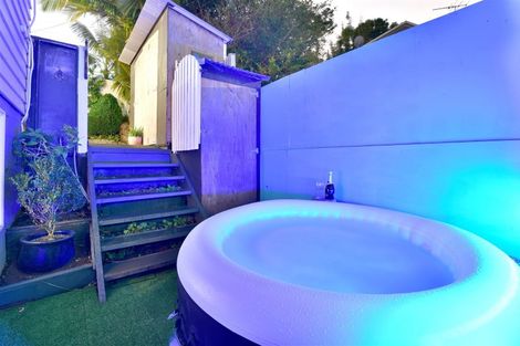 Photo of property in 76 Chivalry Road, Glenfield, Auckland, 0629