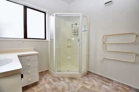 Photo of property in 2 Mckenzie Terrace, Carterton, 5713