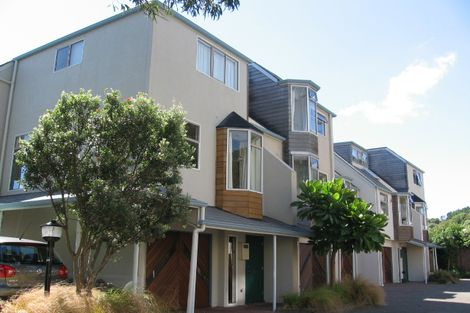 Photo of property in 15 Lawson Place, Mount Victoria, Wellington, 6011