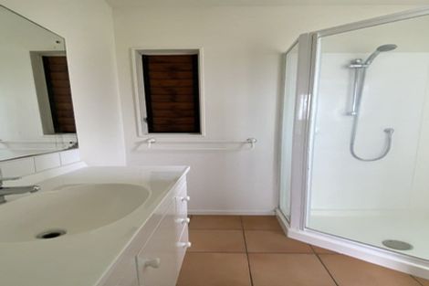 Photo of property in 2/336a East Coast Road, Sunnynook, Auckland, 0632