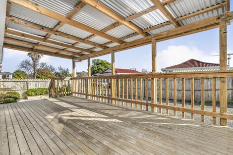 Photo of property in 2/17 Etherton Drive, Weymouth, Auckland, 2103