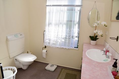 Photo of property in 4/70-76 Whiteley Street, Moturoa, New Plymouth, 4310