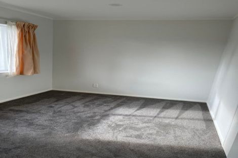 Photo of property in 38 Frank Nobilo Drive, Golflands, Auckland, 2013
