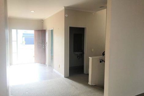 Photo of property in 12 Seresin Crescent, Flat Bush, Auckland, 2016