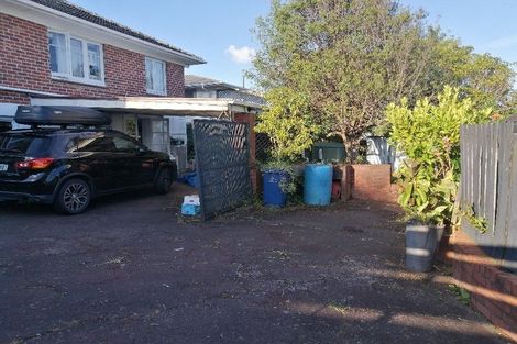 Photo of property in 32 Golf Road, New Lynn, Auckland, 0600