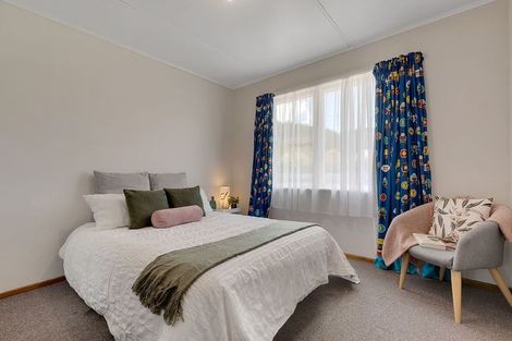 Photo of property in 19 Cardiff Crescent, Cannons Creek, Porirua, 5024