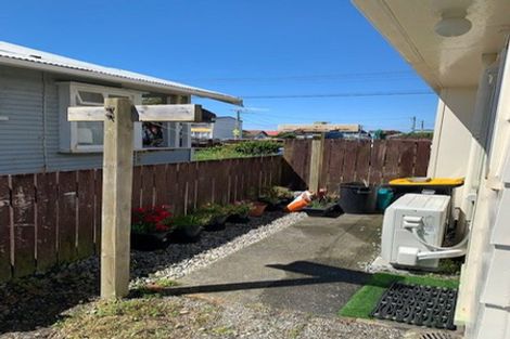 Photo of property in 3/49 Apu Crescent, Lyall Bay, Wellington, 6022