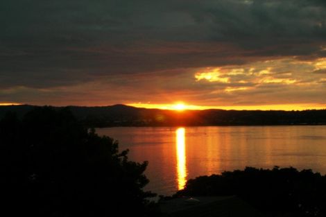 Photo of property in 2/126 Island Bay Road, Beach Haven, Auckland, 0626