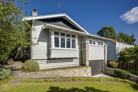 Photo of property in 82 Napier Terrace, Hospital Hill, Napier, 4110