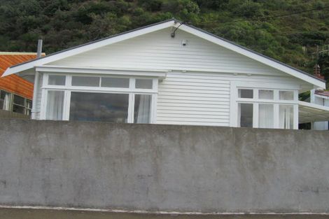 Photo of property in 117 Breaker Bay Road, Breaker Bay, Wellington, 6022