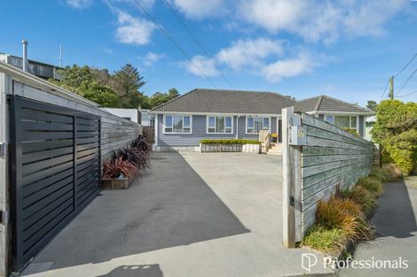 Photo of property in 19 Turville Crescent, Newlands, Wellington, 6037