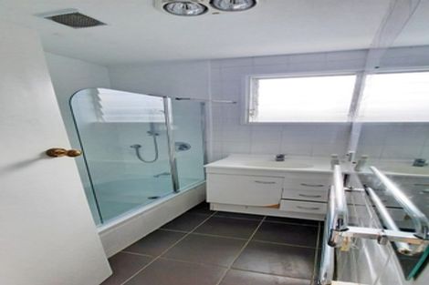 Photo of property in 2/7 Oteha Valley Road, Northcross, Auckland, 0632