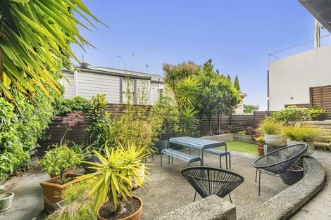 Photo of property in 15 Mcfarlane Street, Mount Victoria, Wellington, 6011